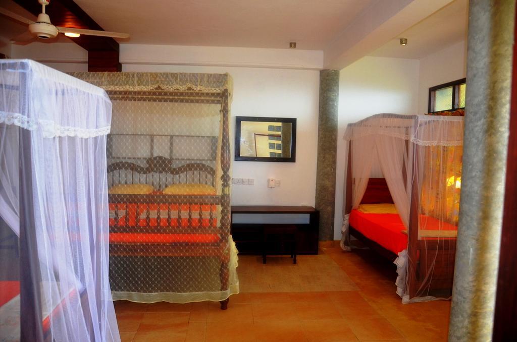 Time N Tide Beach Resort Хіккадува Екстер'єр фото